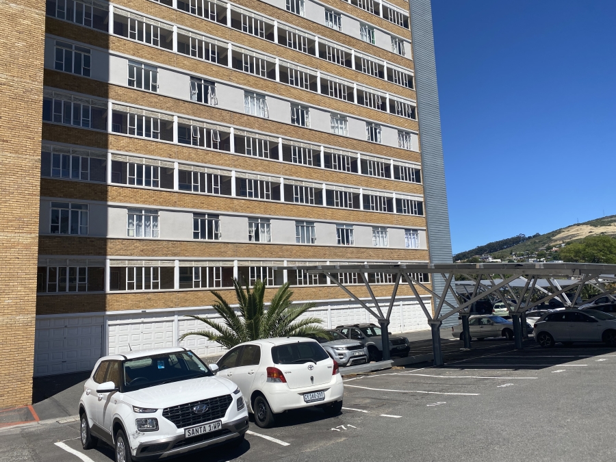 1 Bedroom Property for Sale in Loevenstein Western Cape